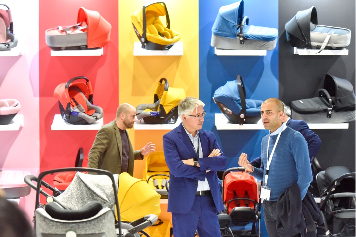 Auf einem Messestand auf der Kind und Jugend